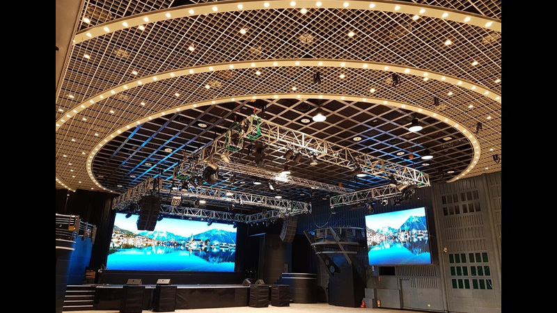 Who Wins in the World of LED Video Wall Processors